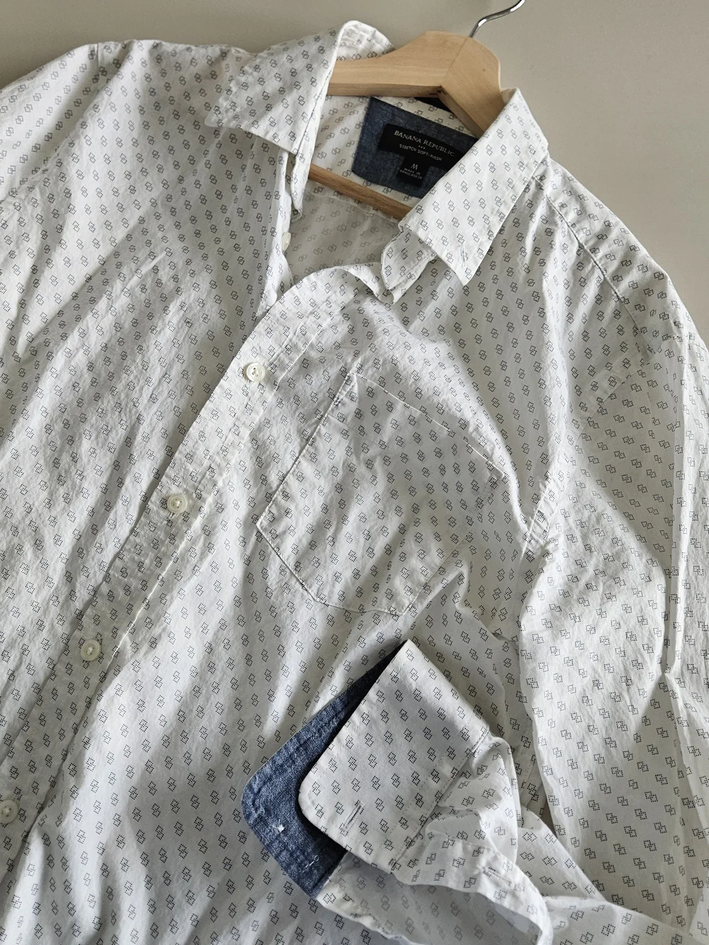 Banana Republic Men's Cream Button-Down Shirt with Subtle Gray Pattern
